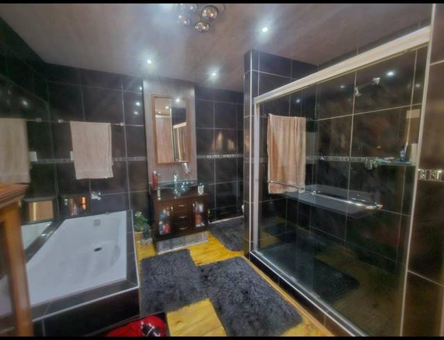 2 BEDROOM HOUSE FOR SALE IN VANDERBIJLPARK CW 5